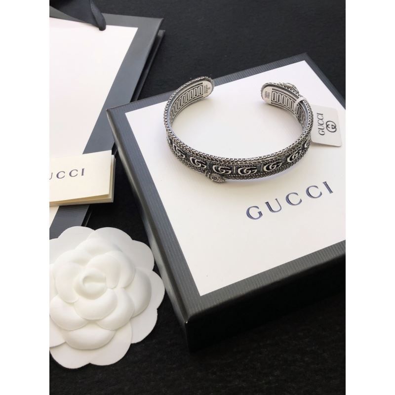 G*u*i rings